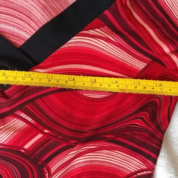 Wave red color blouse - Picture 3 of 4